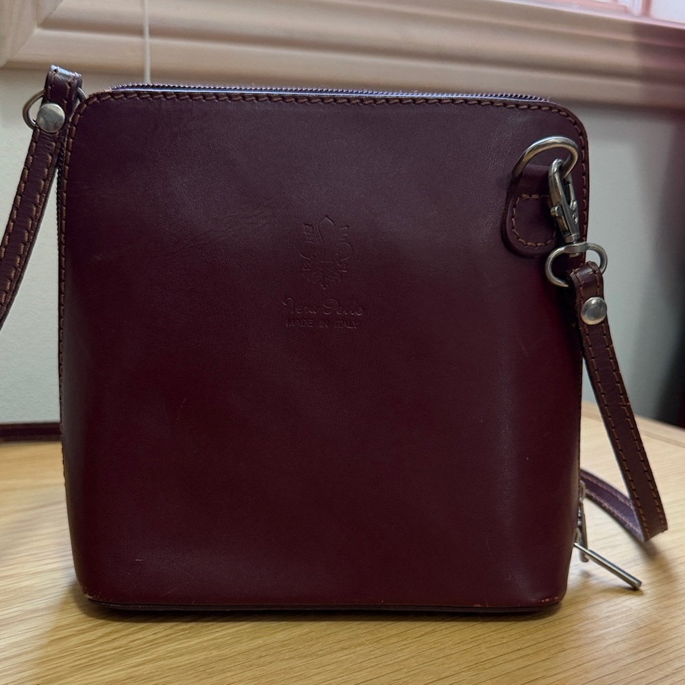 Chic Burgundy Leather Crossbody Bag